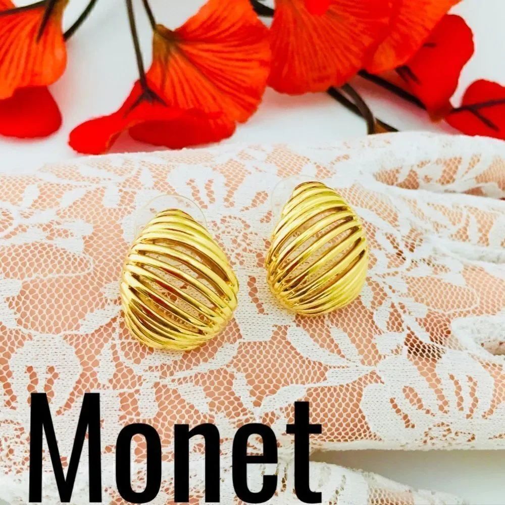 Vintage Signed Monet Gold Grid Cage Pierced Earrings 4231